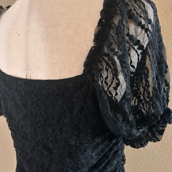 🆕Lace overlay short sleeve bodysuit - Picture 5 of 6